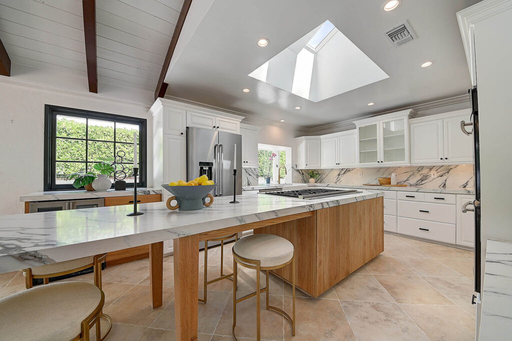 Luxury Kitchen and Dinning Area